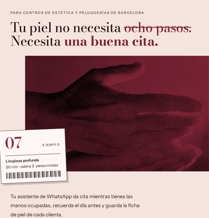 Primera pantalla de la web de ejemplo para estética: fondo rosa pálido, titular en serif de contraste con una palabra tachada y una mano en duotono granate.